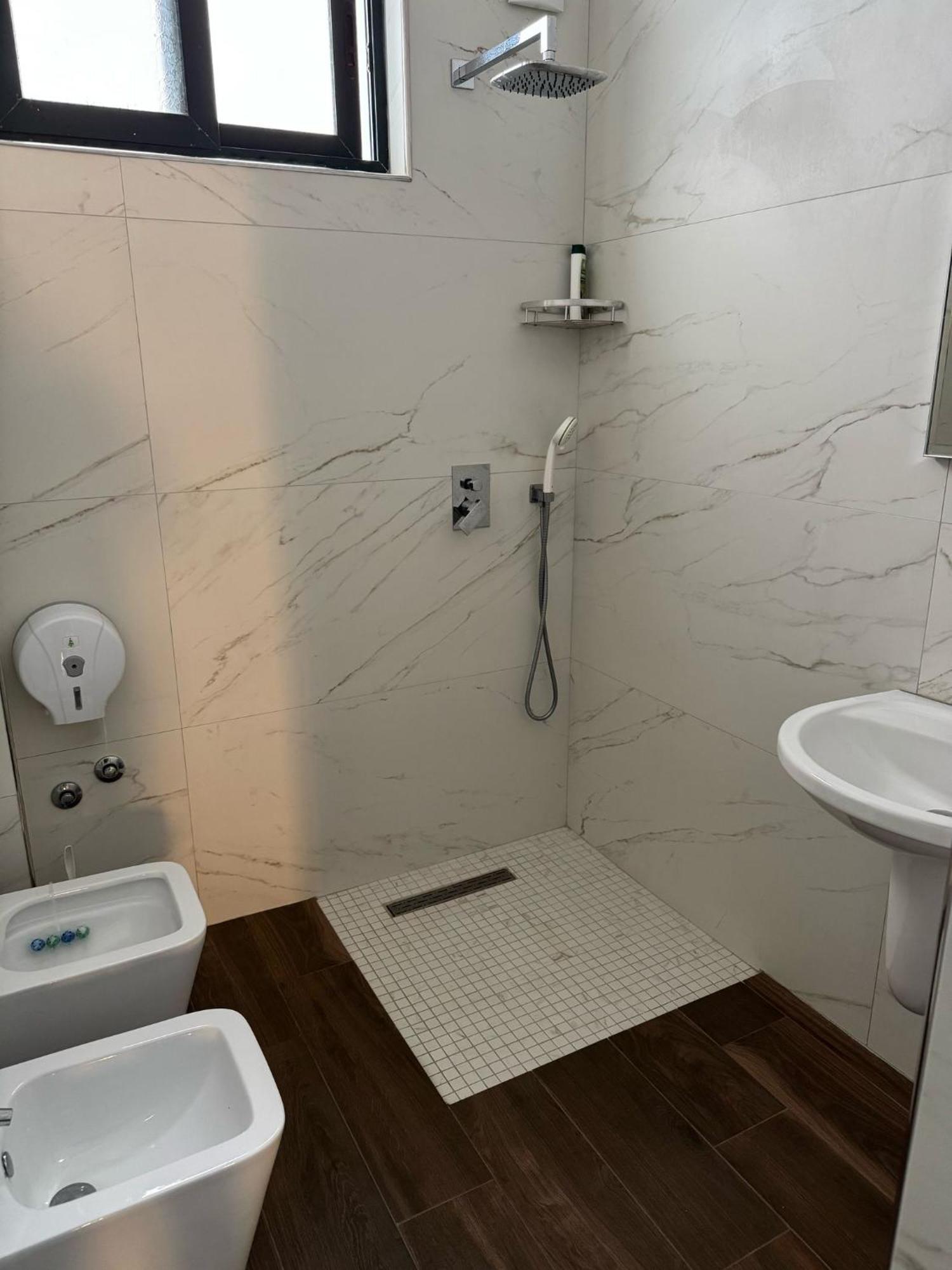 Hotel Europa Lezha Kültér fotó